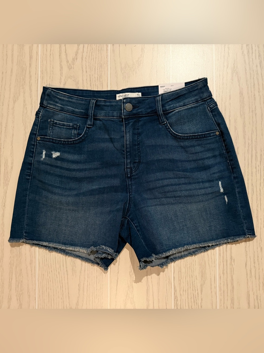Nine West Denim Shorts Size 6 NWT Mid Rise Distressed Raw Hem Blue